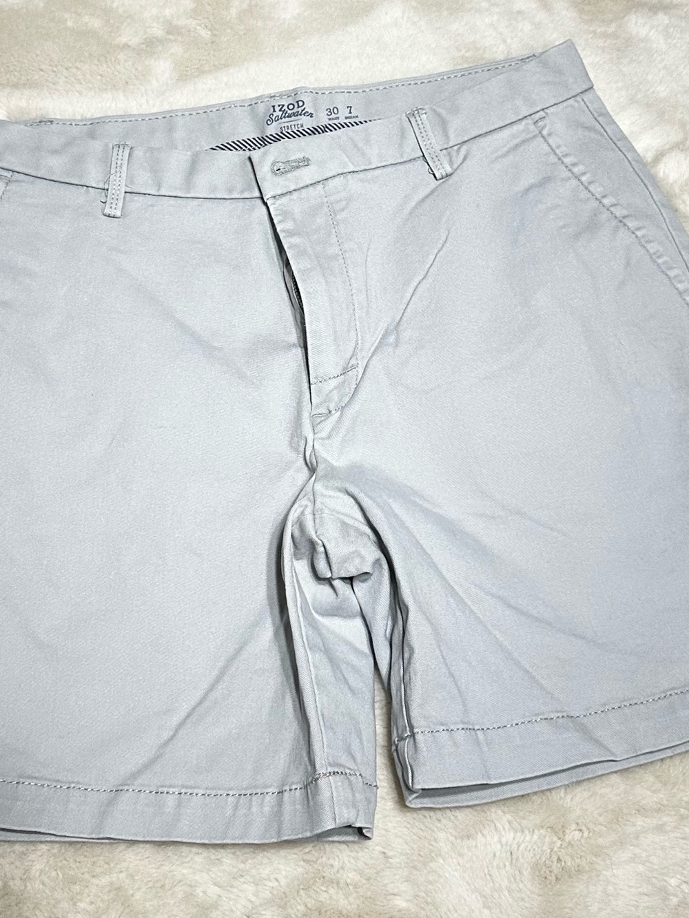 Izod Light Gray Flat Front Cotton Men’s Shorts